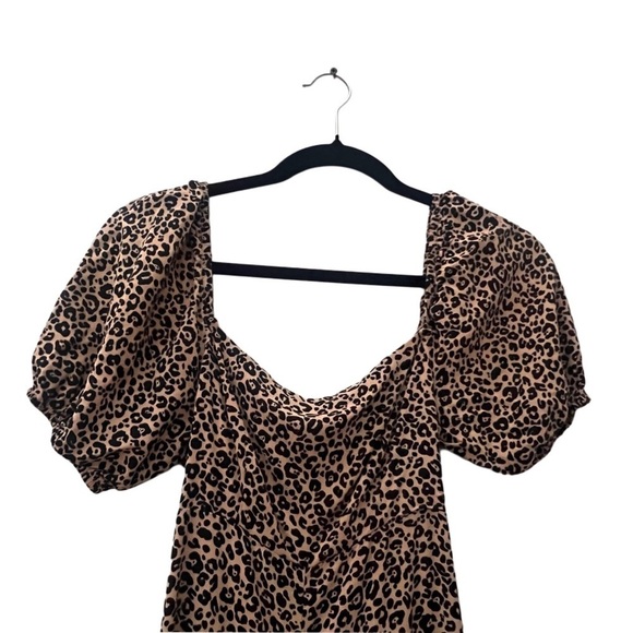 Francesca’s Leopard Print Smocked Barrel Leg Jumpsuit Size XS Forest Fairy - Picture 2 of 8